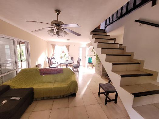 Casa 5 ambientes con todos los servicios en Santa Teresita (1492)