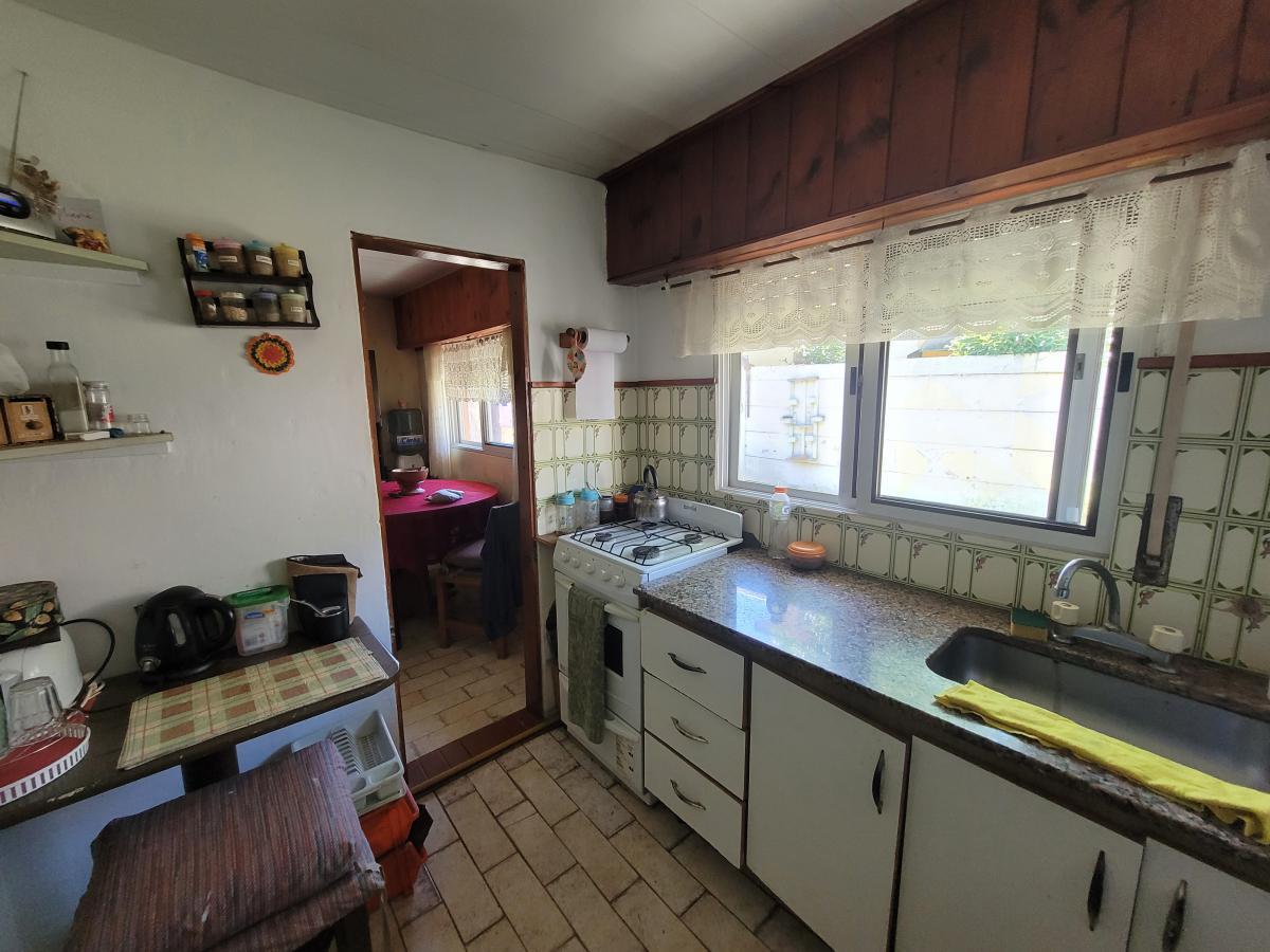Hermosa Casa de Dos Plantas + Departamento de 3 Ambientes 5
