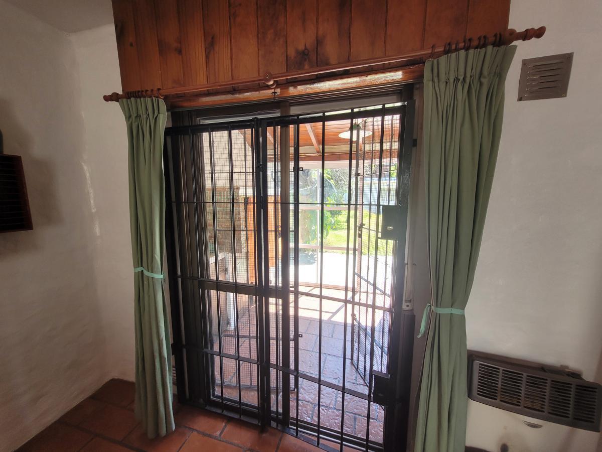 Casa + 2 Deptos en Mar de Ajó 3