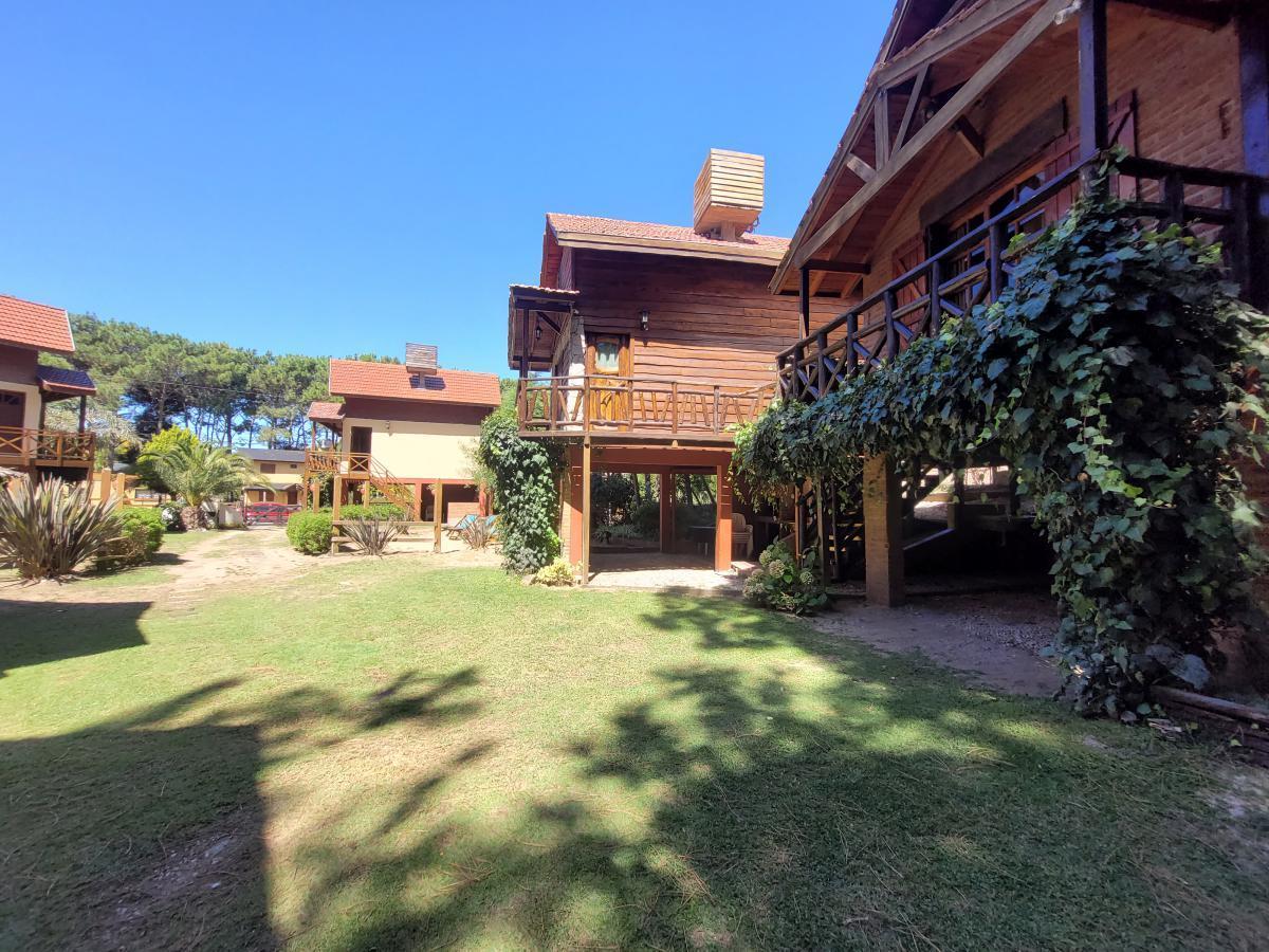 Complejo Vacacional de 6 Cabañas en Nueva Atlantis 1