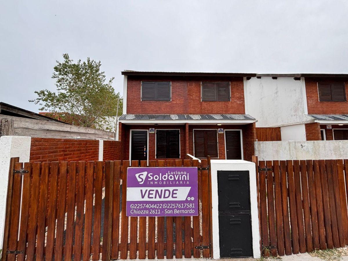 Triplex en Costa Azul con gas natural (1718)