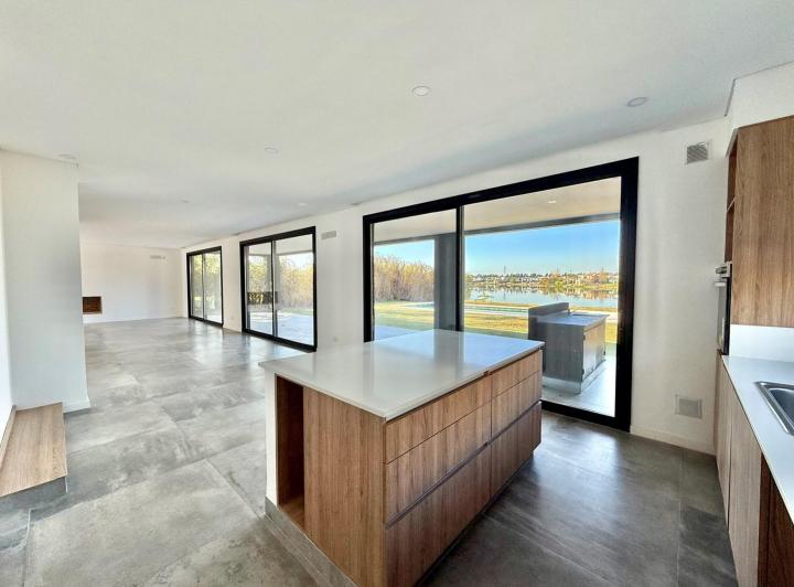 Casa  en Alquiler en San Benito, Villanueva 4