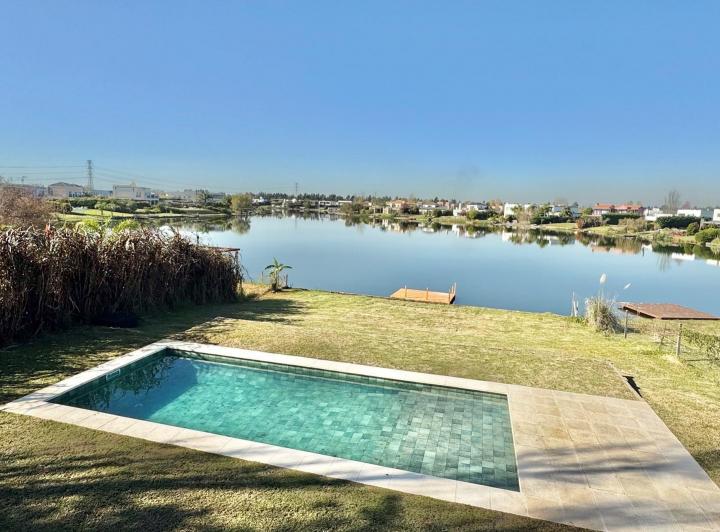 Casa  en Alquiler en San Benito, Villanueva 2