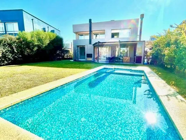 Casa en Alquiler con Muebles en Los Alisos, Nordelta 1