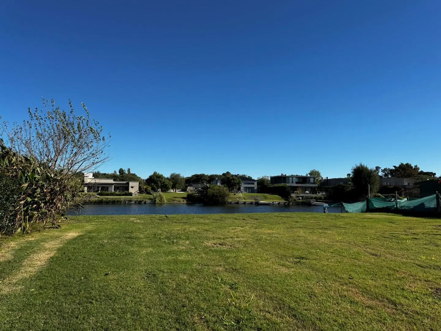 Lote a la laguna en venta San Matías 3