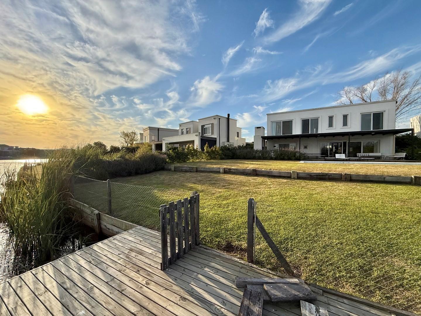 Foto de Casa a la laguna en venta en Barbarita, imagen 1