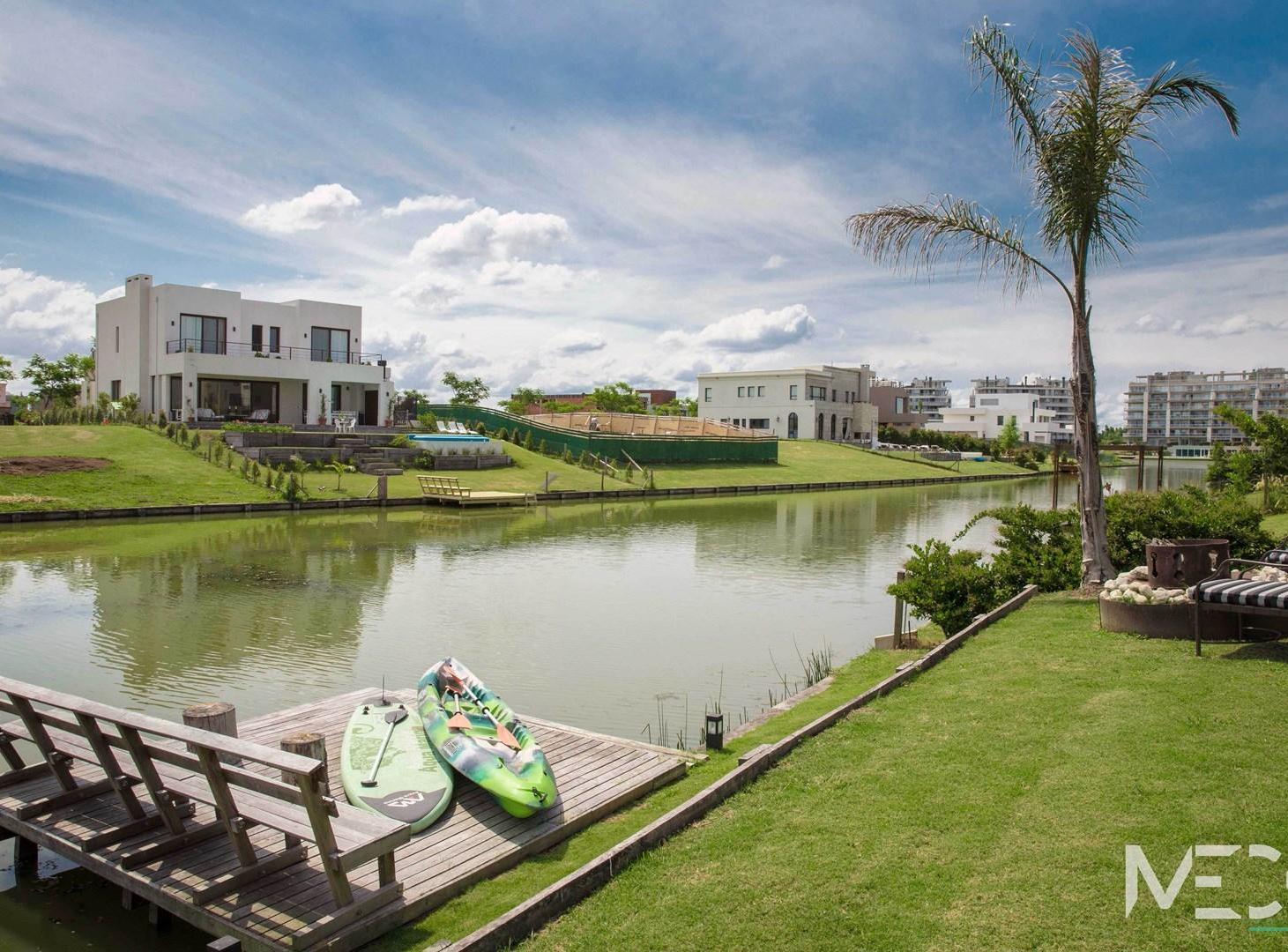 Foto de Casa al lago en venta en El Golf Nordelta, imagen 1