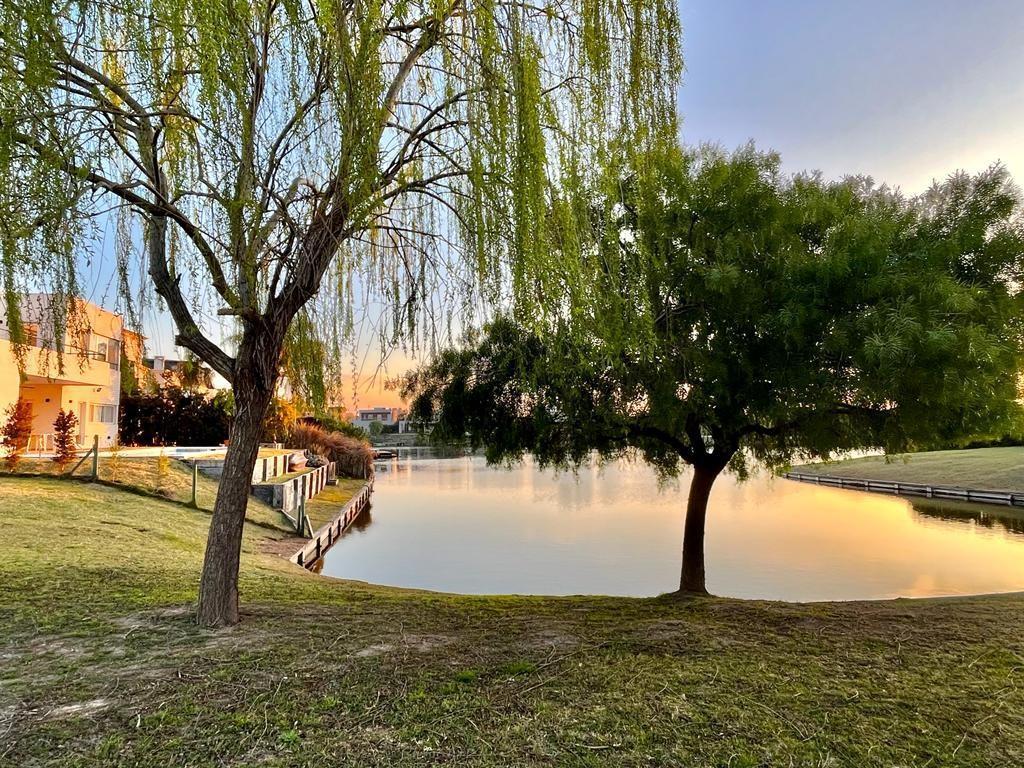 Foto de Lote en Venta al lago en Los Alisos, Nordelta, imagen 2