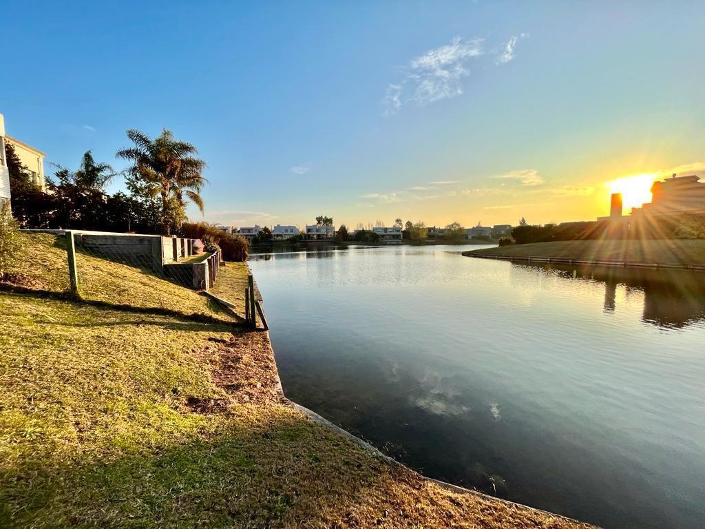 Foto de Lote en Venta al lago en Los Alisos, Nordelta, imagen 1
