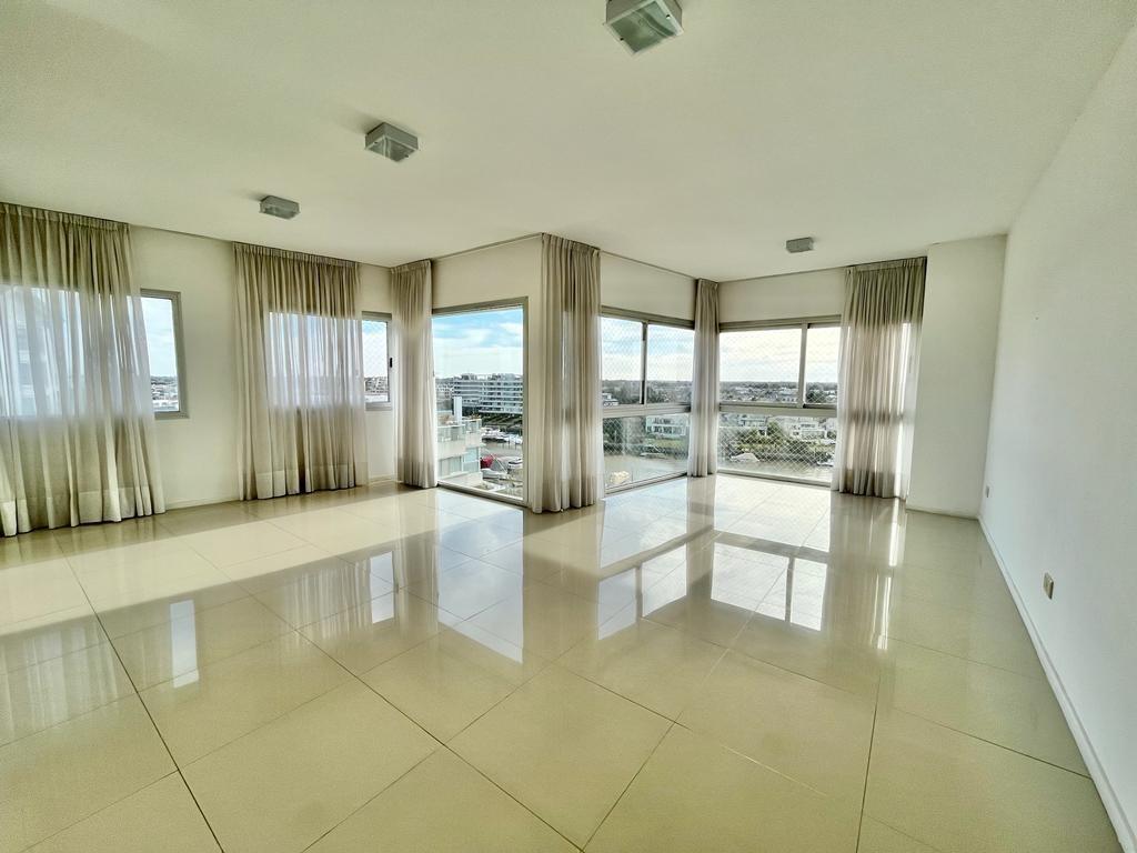 Foto de Departamento en Venta con terraza y pileta propia en Marinas del Canal, imagen 5