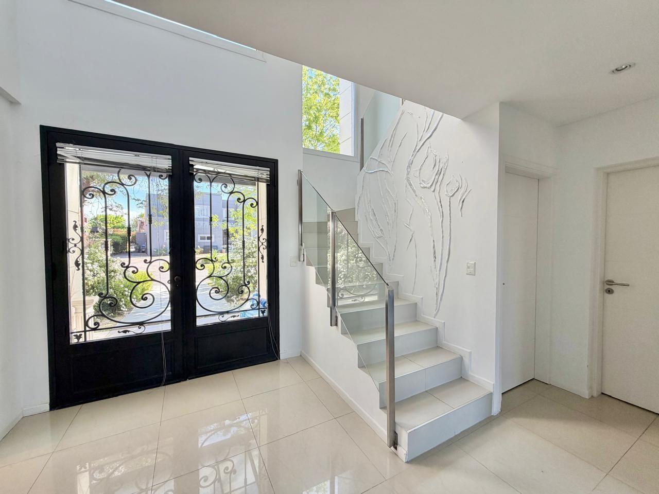 Foto de Casa en Alquiler al lago 4 dormitorios en La Comarca, Tigre, imagen 1