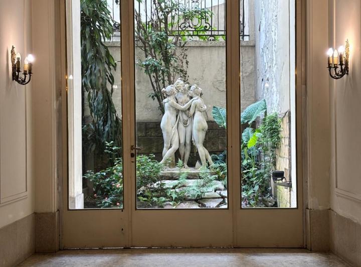 Impecable Edificio Frances 4 dorm Corazon de Recoleta 2