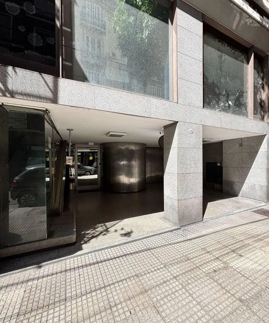 Venta 2 ambientes CON COCH en corazon de Recoleta 5