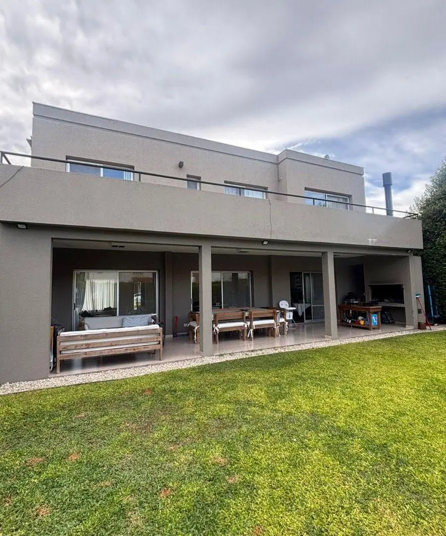 Excelente casa en VENTA barrio cerrado La Damasia 3 dormitorios playroom 1