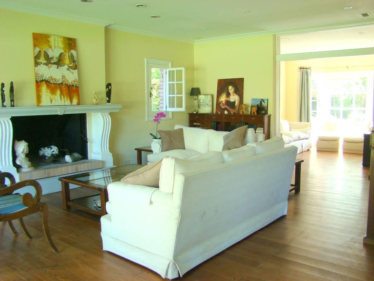 Espectacular Casa en Barrio Santa Rita - Las Lomas - Inmejorable Zona!