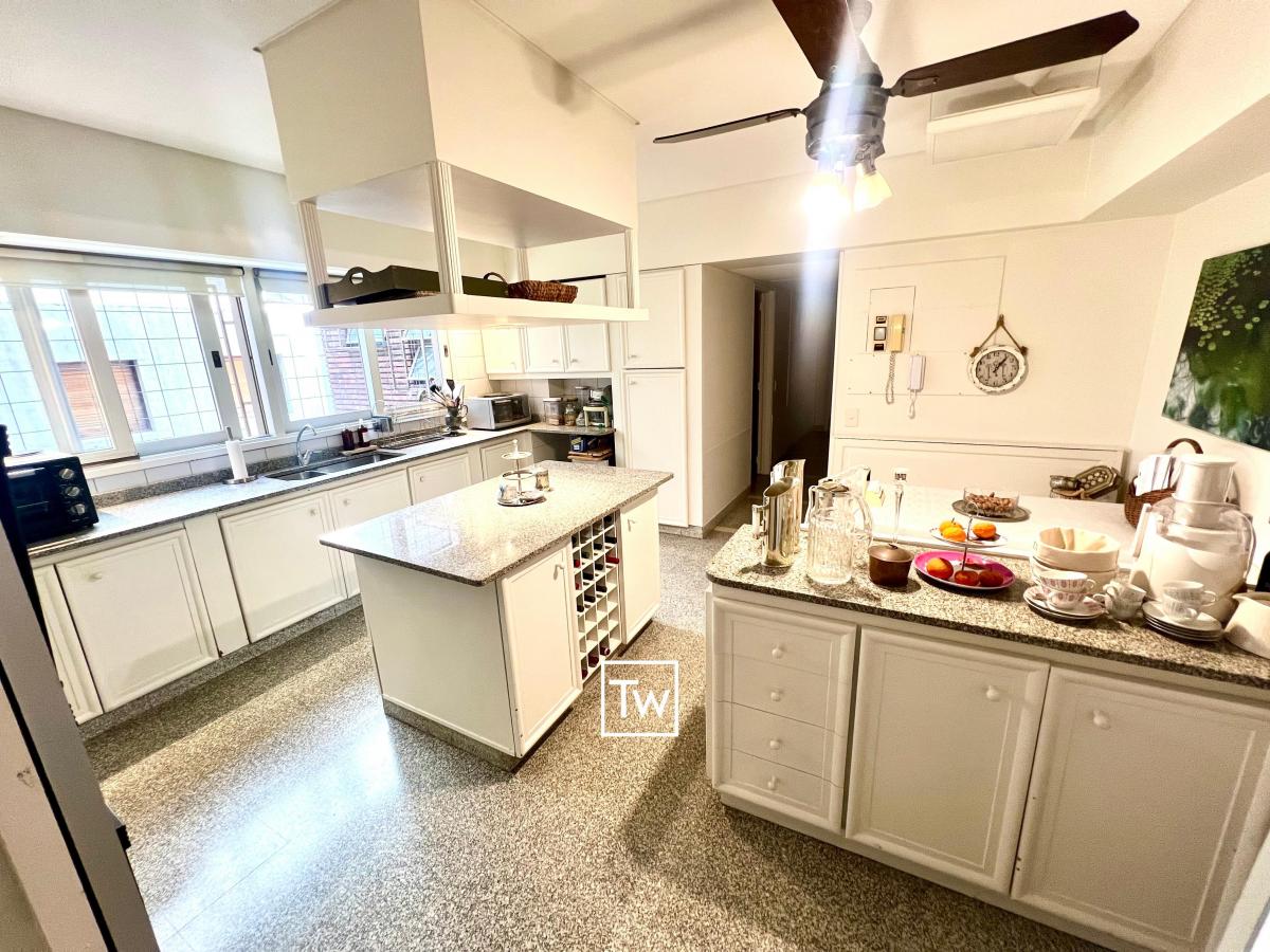 Piso de 4 Dorm. + Escritorio + Family + Depend. Doble y 2 Cocheras – Seg. 24 Hs 4