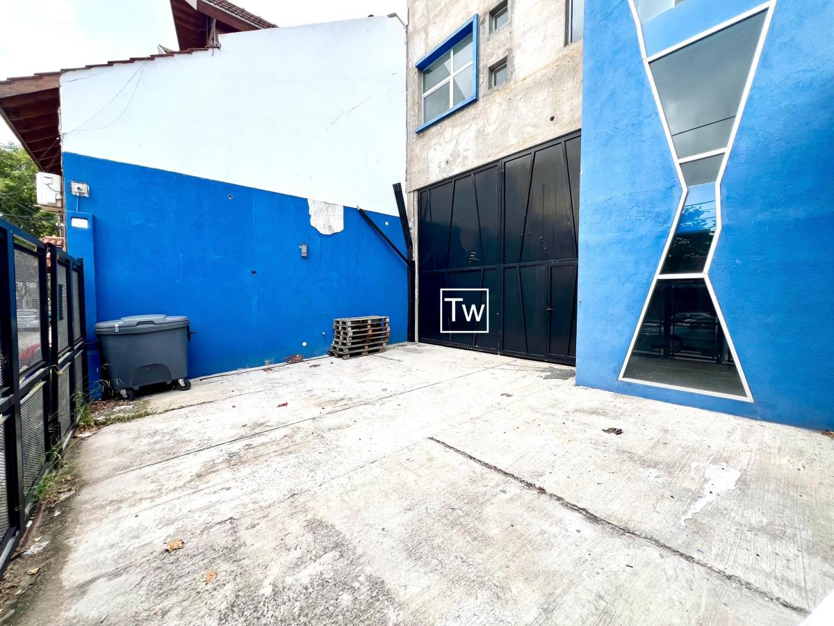 Oportunidad! Nave Industrial de 609 m² Cubiertos (3 Niveles Oficinas) - Zonif (I1) 5