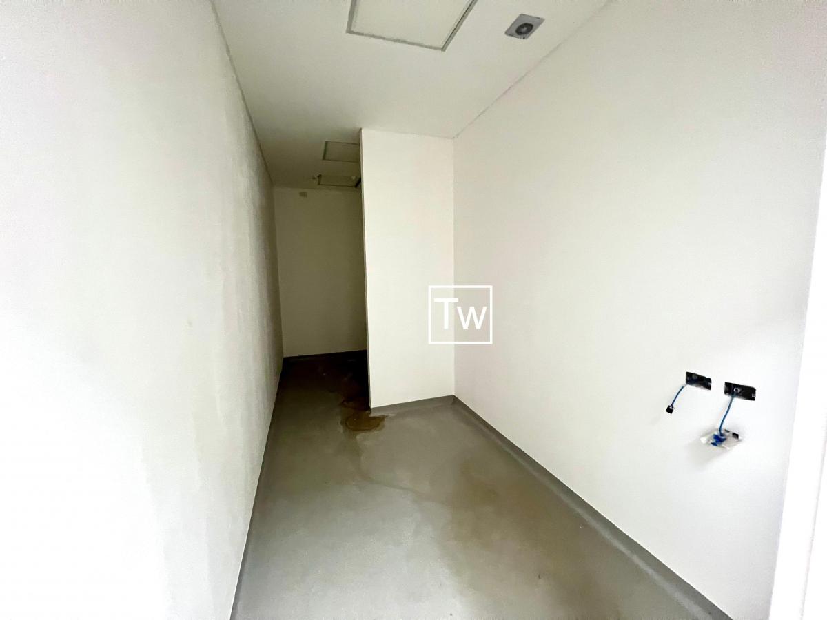 Oportunidad! Nave Industrial de 609 m² Cubiertos (3 Niveles Oficinas) - Zonif (I1) 4