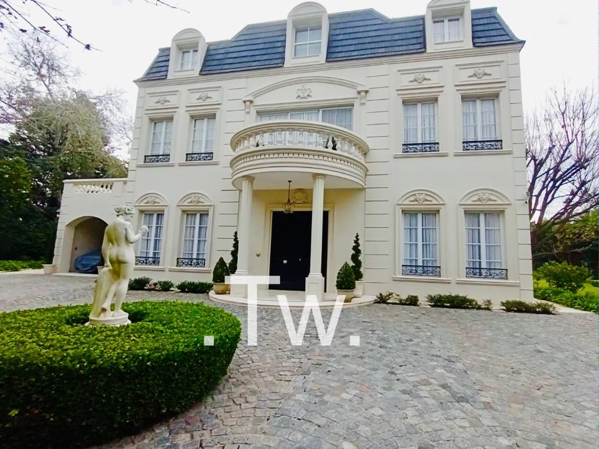 Imponente Casa Estilo Francés en el Club de Campo Altos de Pilar