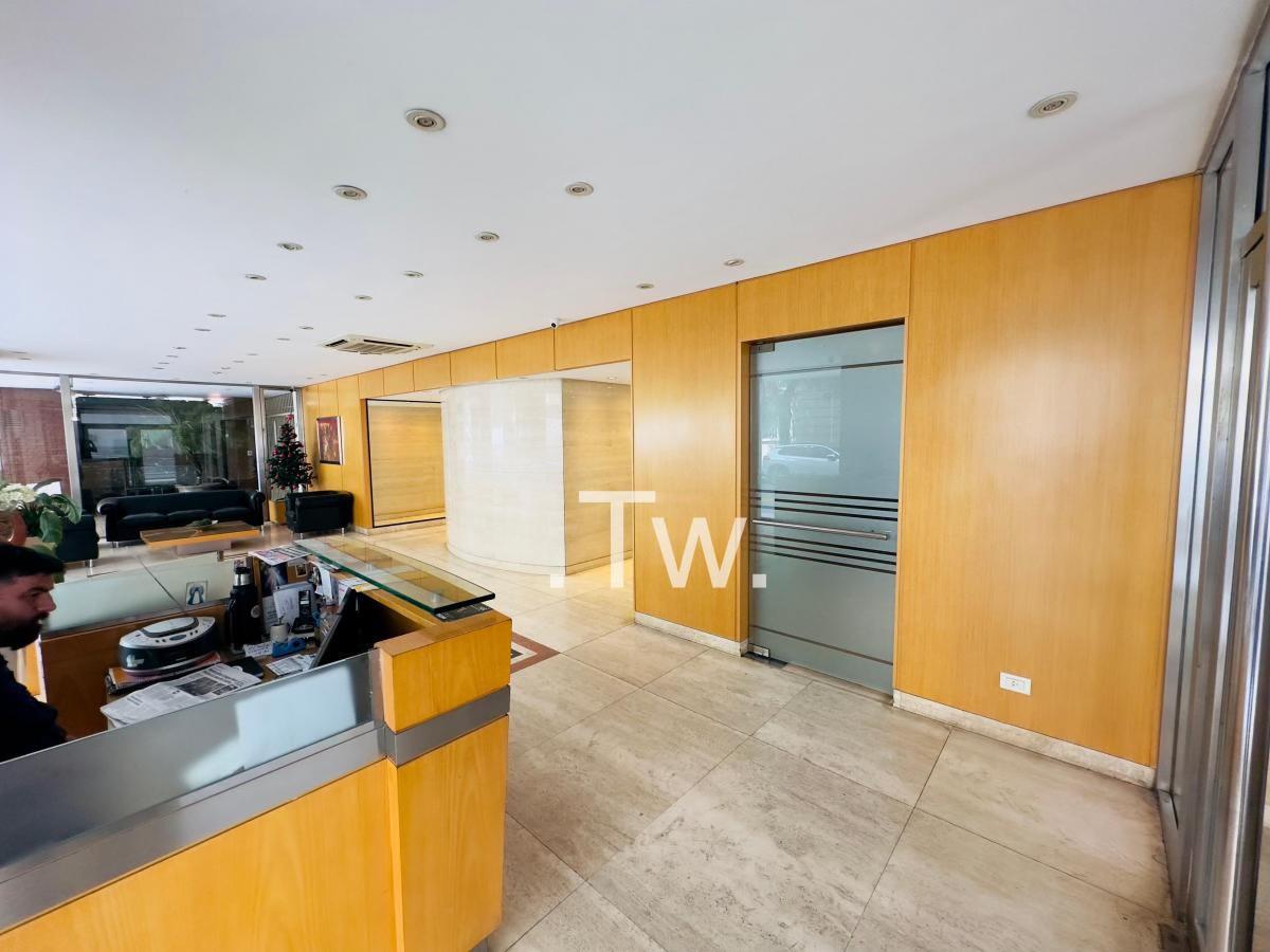Foto de Piso alto en Edif. Torre Vig. 24 Hs (4 Dorm. en Suite + Depend. +, imagen 2