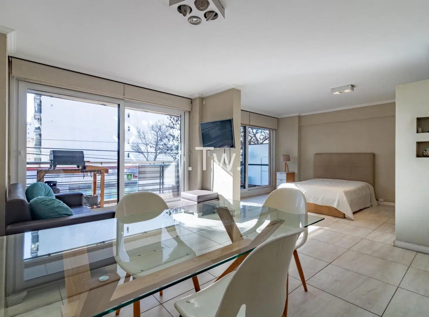 Departamento 2 Amb C/cochera / Vig. 24 hs / Amenities / Zona UADE 4