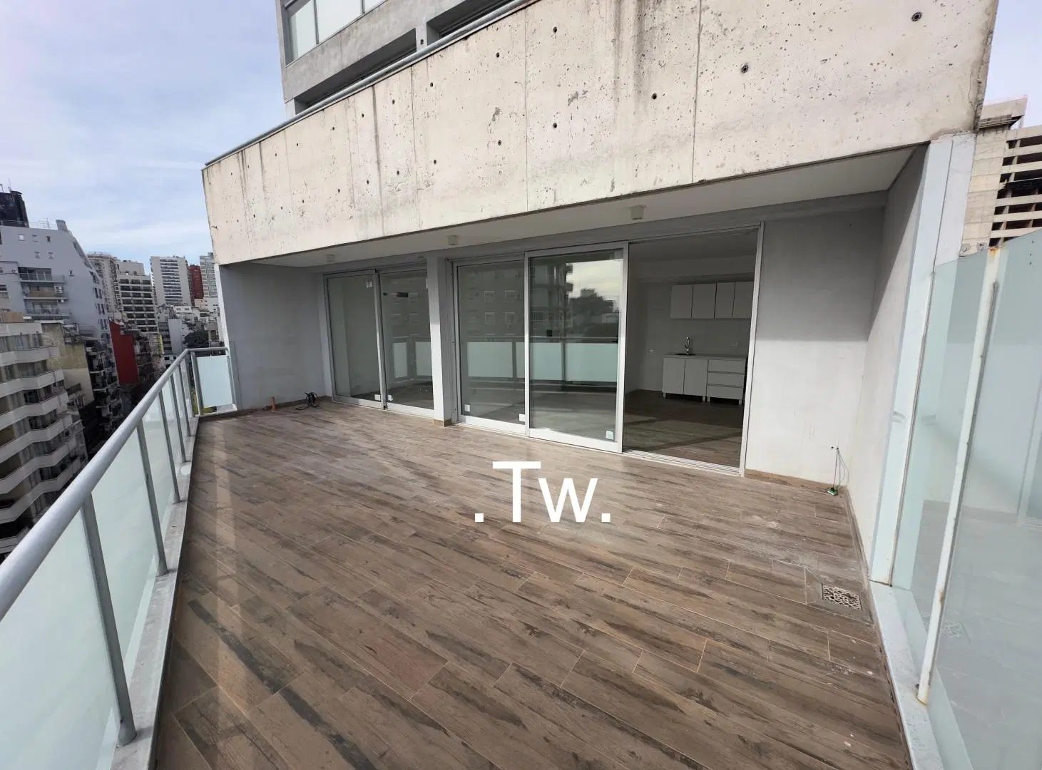 Departamento 2 amb. c/terraza / 76 m² / Piso Alto / Parrilla / Belgrano / Apto Profesional 4