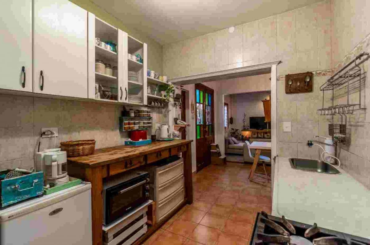 Venta Casa 5 Ambientes, Terraza, Cochera - V. Lynch 3