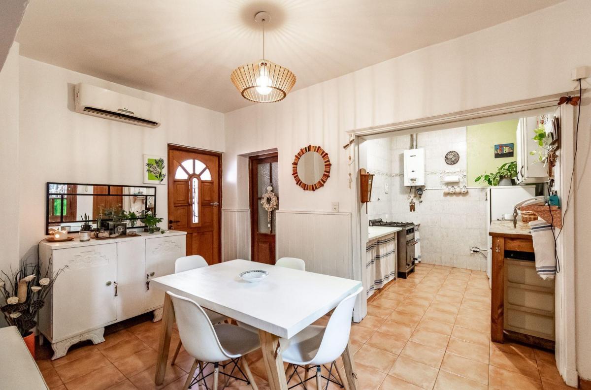 Venta Casa 5 Ambientes, Terraza, Cochera - V. Lynch 4