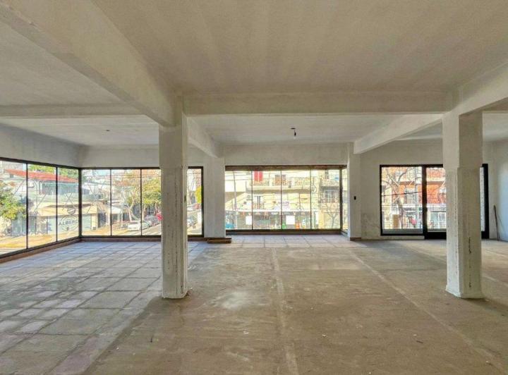 ALQUILER  LOCAL 270 m2 VILLA PUEYRREDON 4