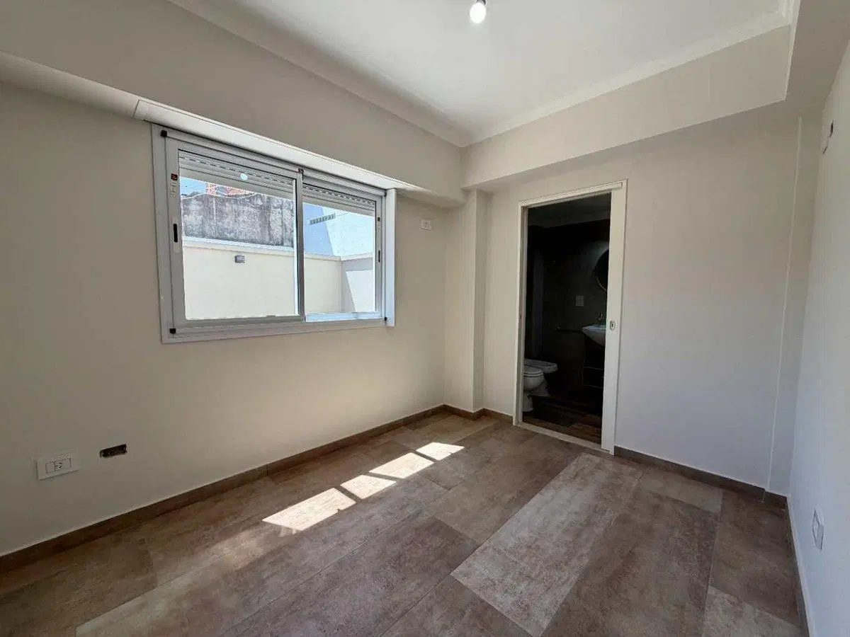 DPTO 5 AMB EN VENTA EN VILLA DEL PARQUE C/PATIO 2