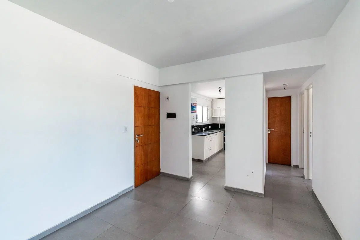 VENTA DEPTO 3 AMB CON BALCÓN SANTOS LUGARES 5