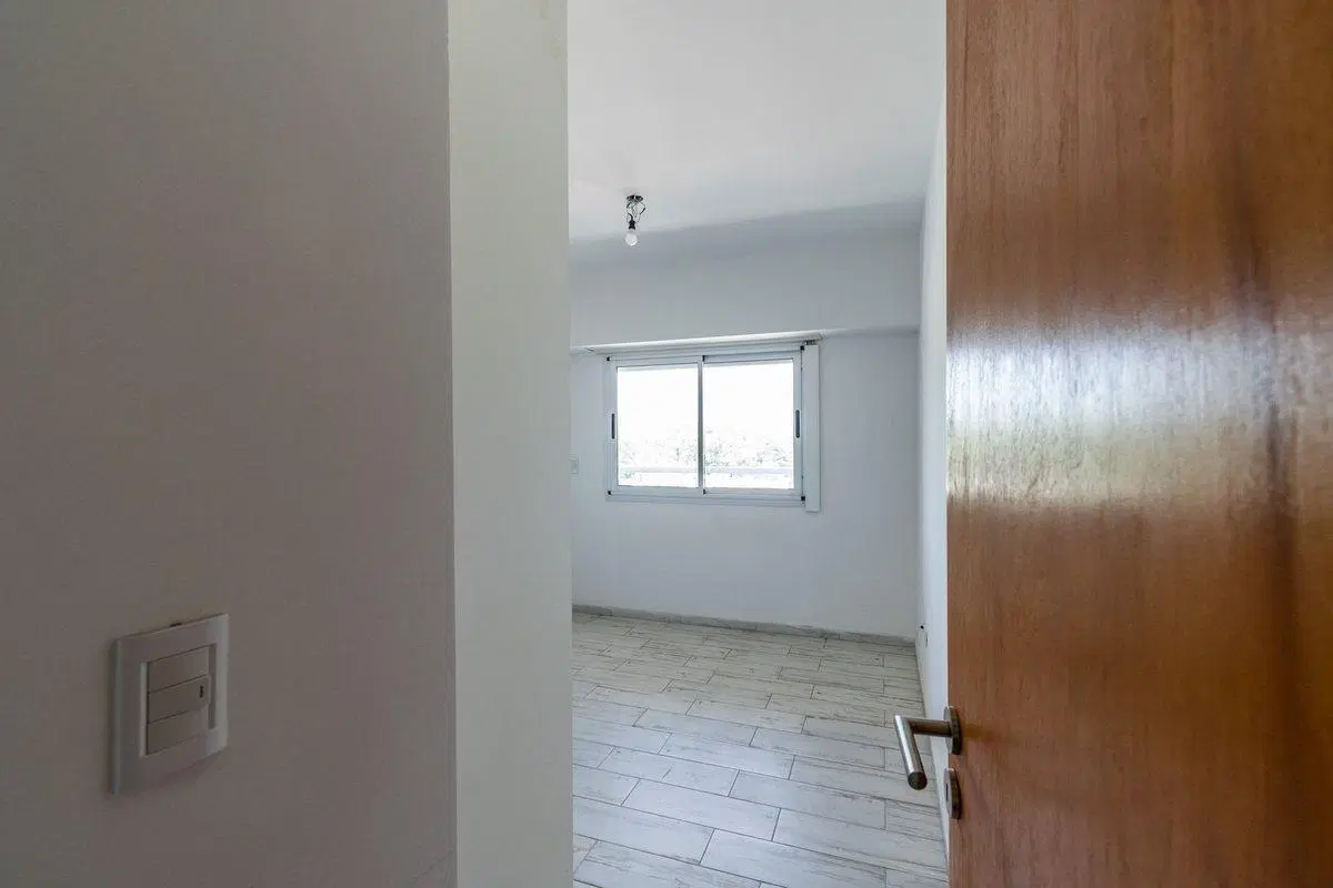 VENTA DEPTO 3 AMB CON BALCÓN SANTOS LUGARES 2