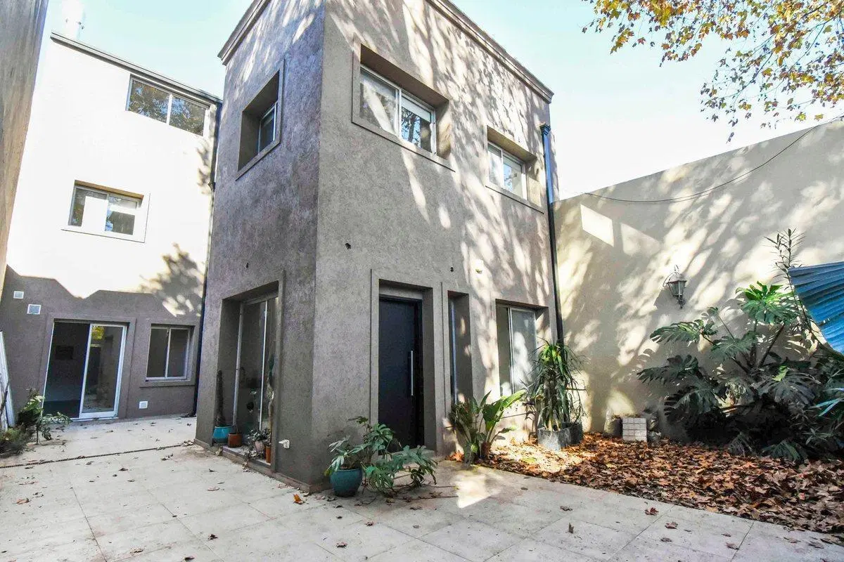 Venta casa 4 amb garage quincho Villa del Parque 2