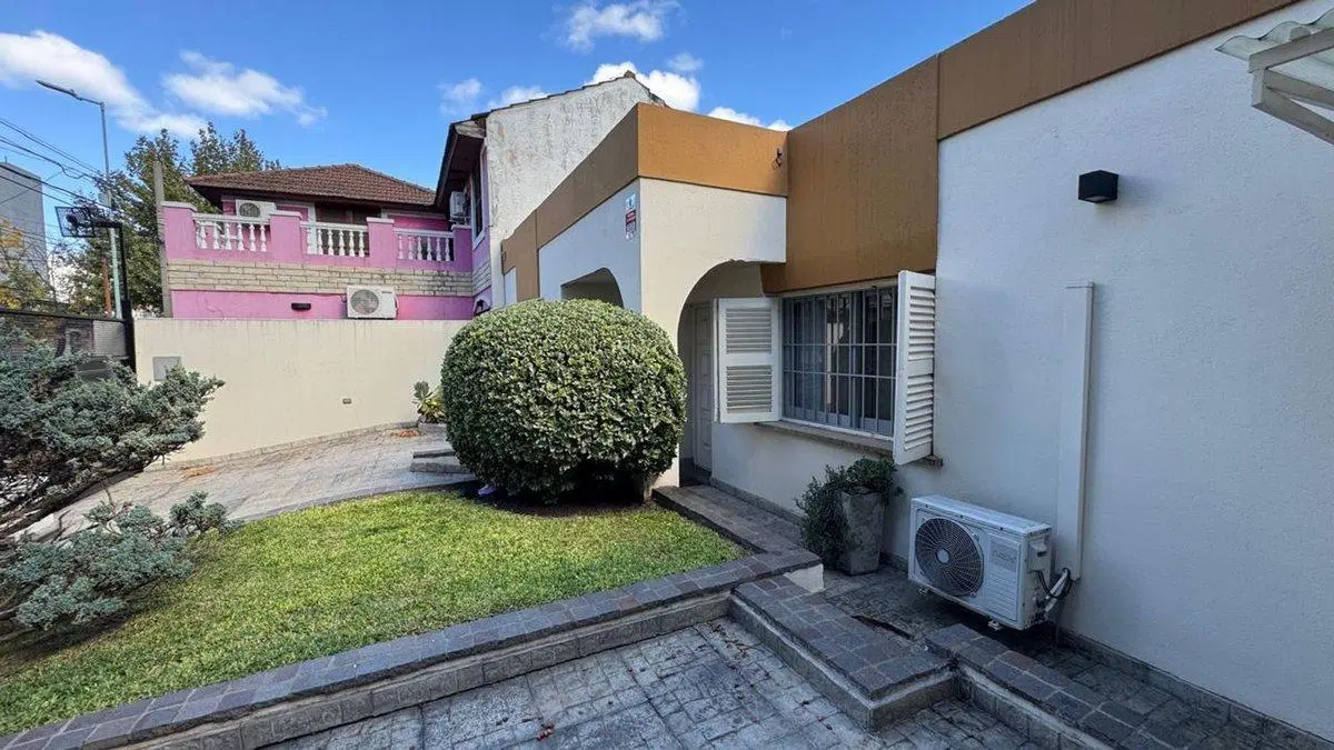 CASA EN VENTA MULTIFAMILIAR CON QUINCHO EN MORON 5