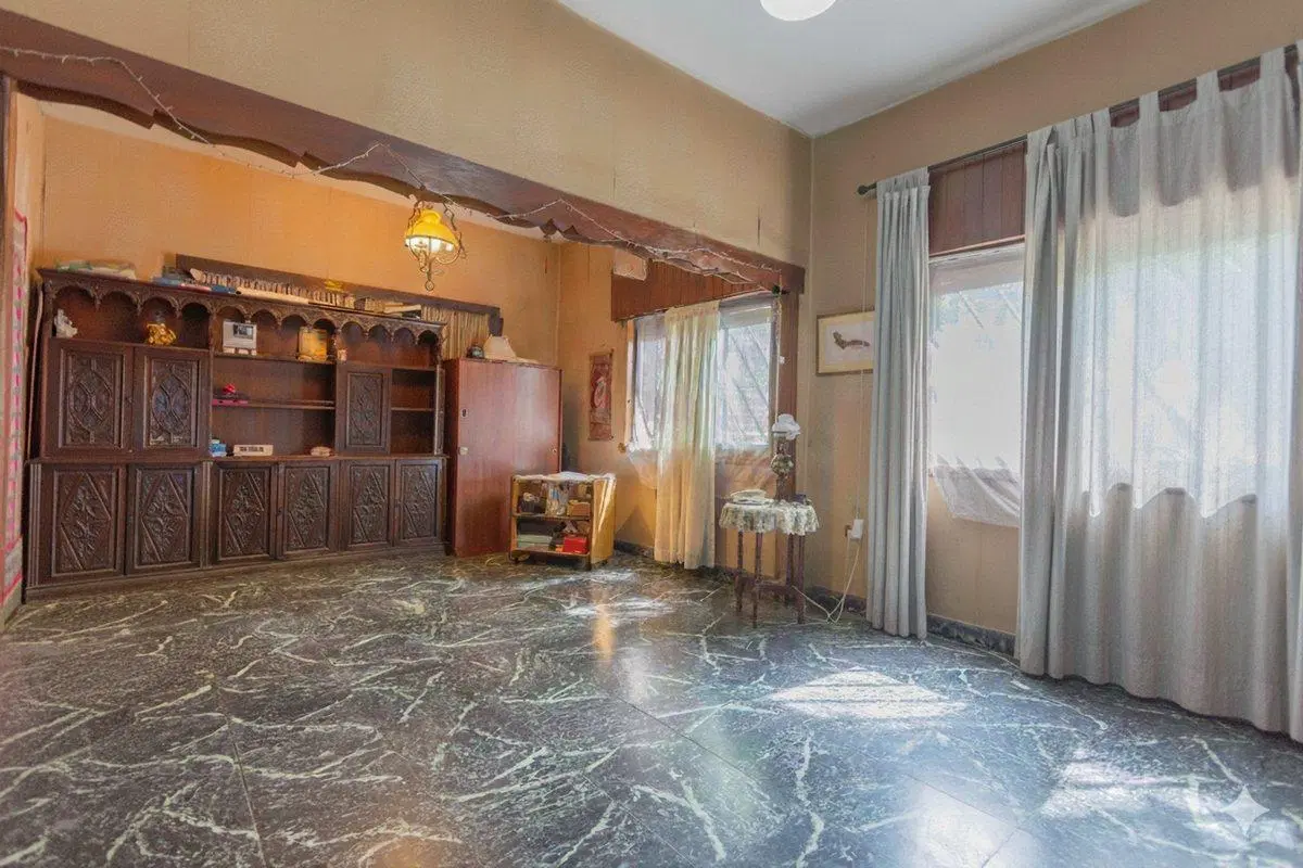 Venta casa V Luro 6 amb. 291 M2-Lote 8,67 x 25. 2