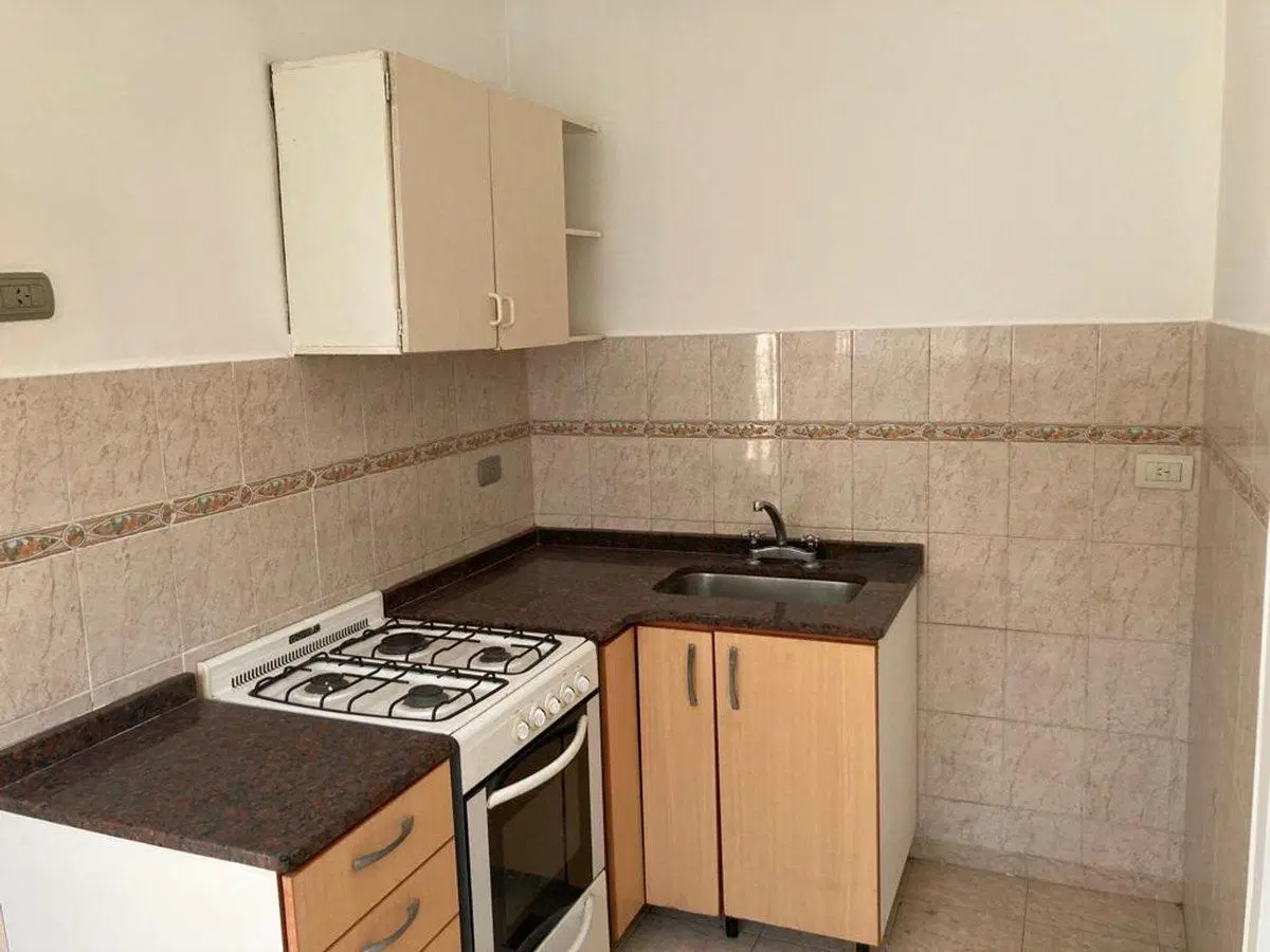 ALQUILER PH 1ER PISO 2 AMBIENTES VERSALLES 4