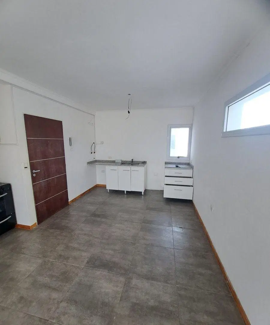 VENTA MONOAMBIENTE AL FRENTE 35M2 SAENZ PEÑA 4