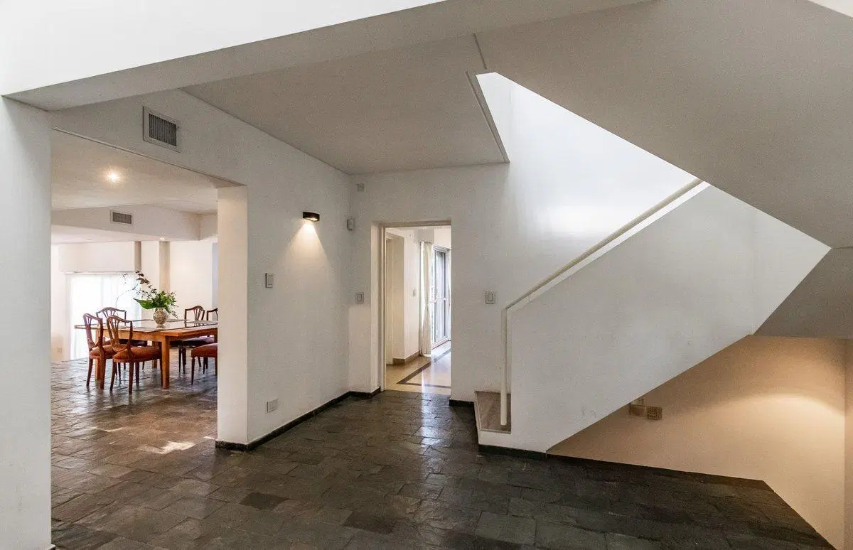 Venta Casa de 8 Ambientes en Martinez 3