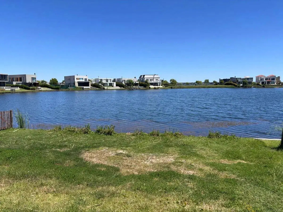 LOTE EN VENTA EN BARRIO CERRADO MUELLES ESCOBAR 5