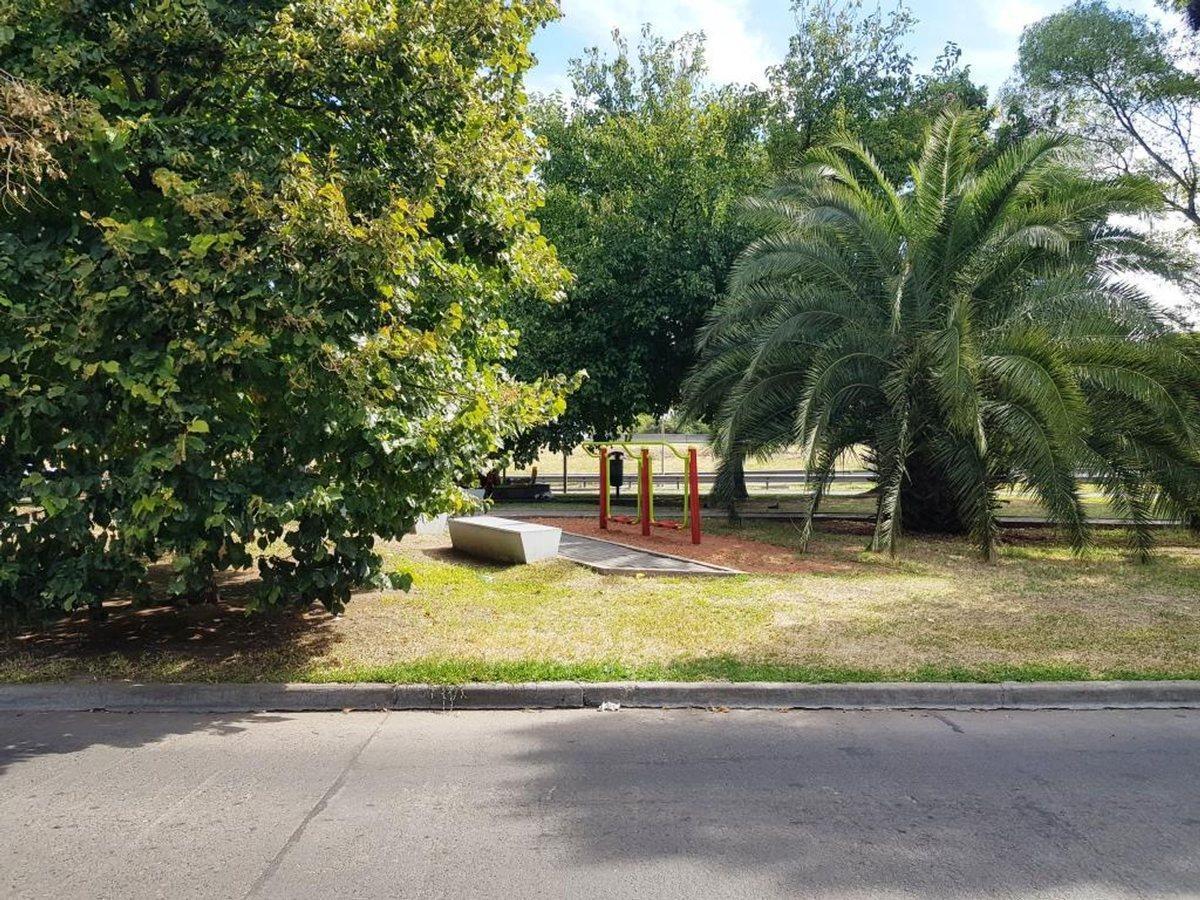 VENTA TERRENO USAB 2 FRENTE A PLAZOLETA EN LINIERS