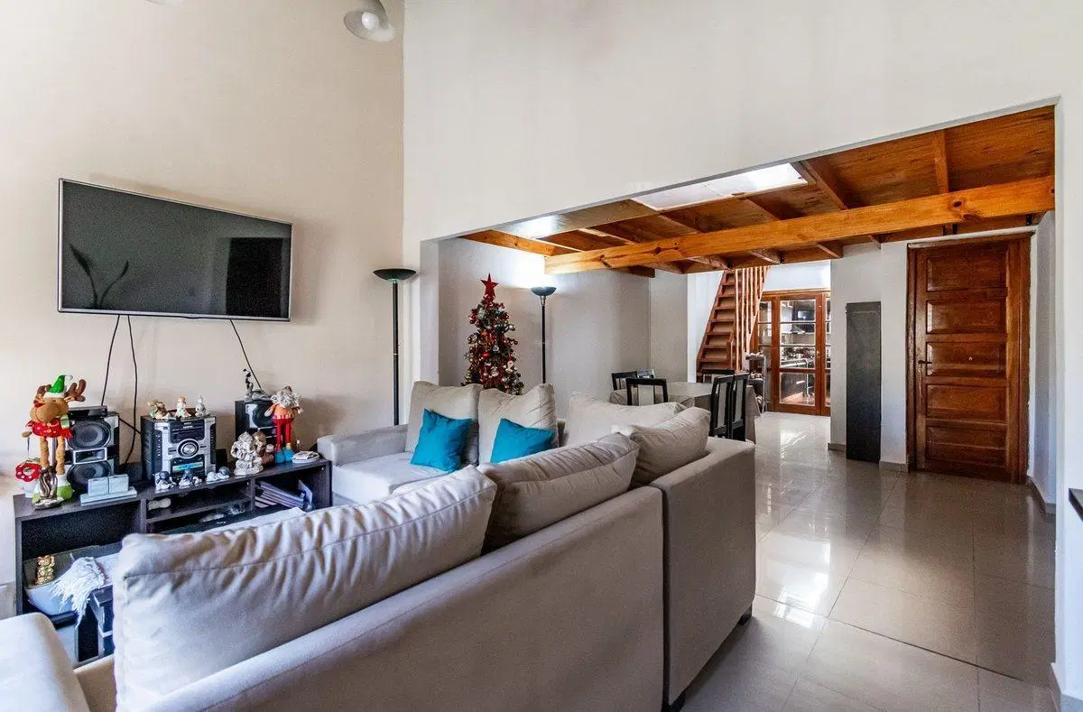 Venta Casa 4 AMB, Patio, Pileta Santos Lugares 2