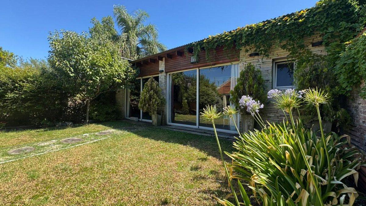 CASA 3 AMBIENTES QUINCHO CASTELAR VENTA