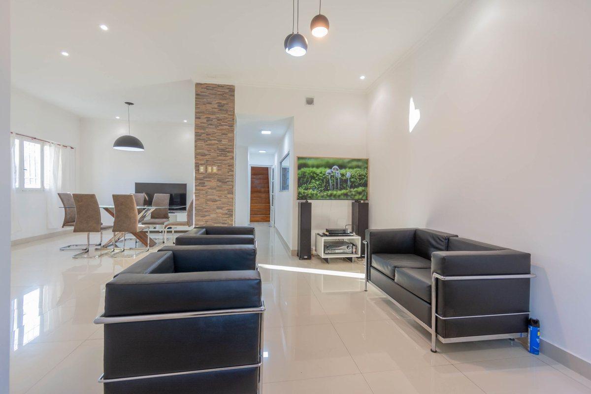 Venta casa 5 amb Liniers Jardin Cochera Estrenar