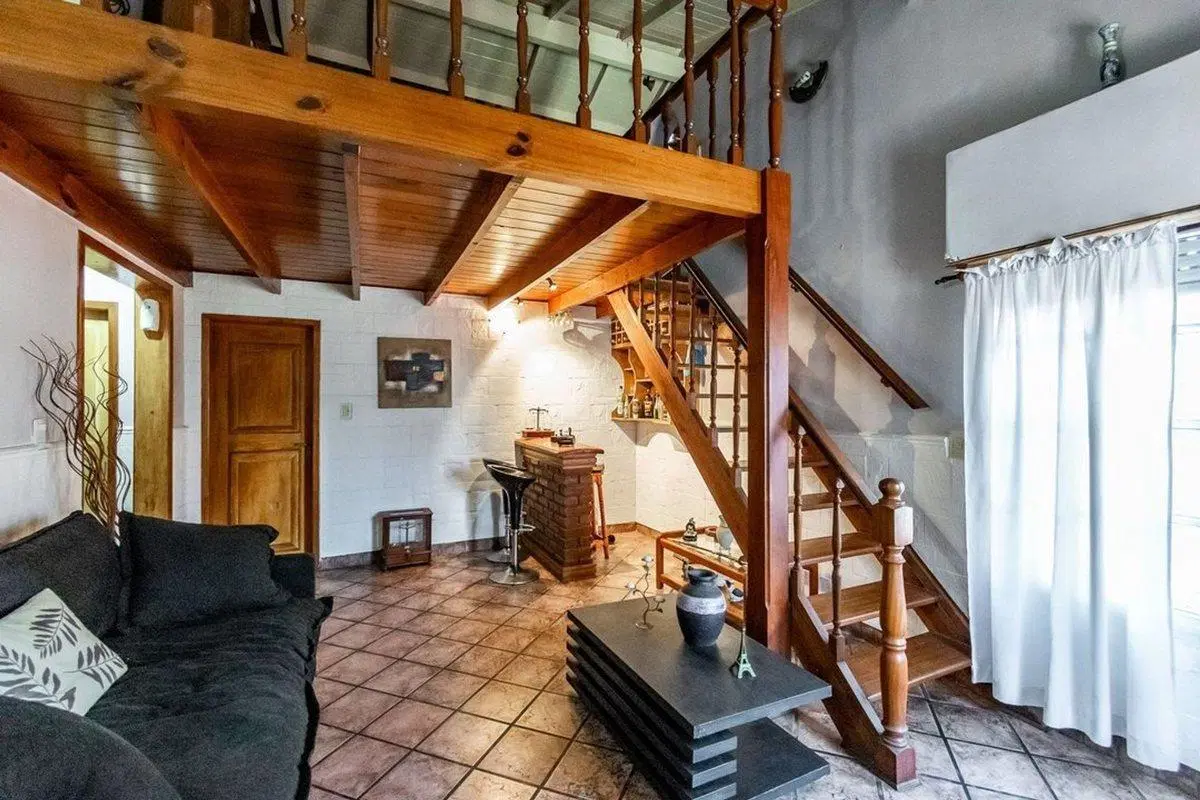 Venta Casa 4 AMB Cochera Pileta Hurlingham A.cred 2