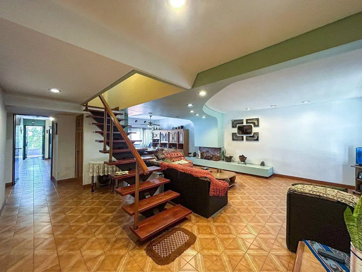 Casa 4 amb con Jardin y Garage -LOMAS DEL MIRADOR- 3