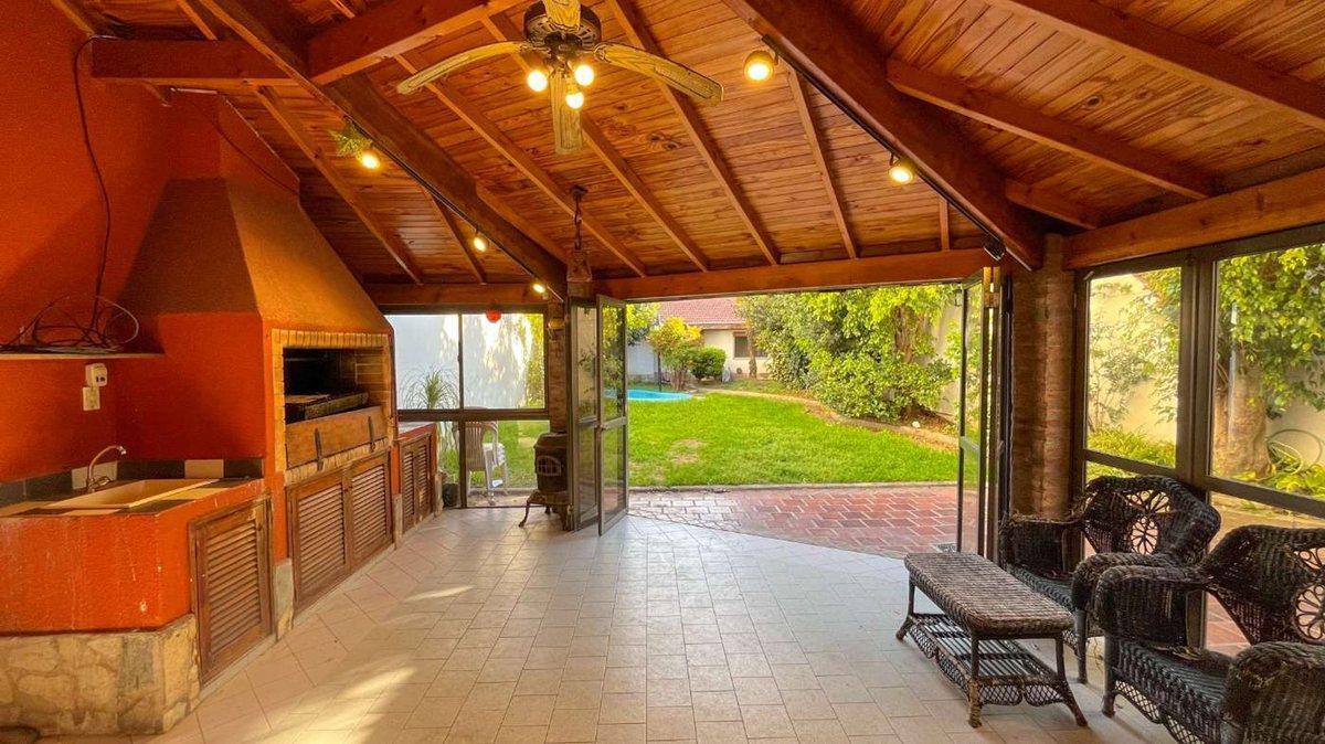 Venta Casa V. Parque 6 amb Gran Jardín. 2 cocheras