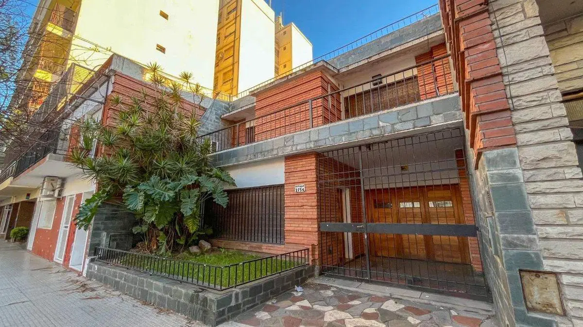 Venta Casa V. Parque 6 amb Gran Jardín. 2 cocheras 4