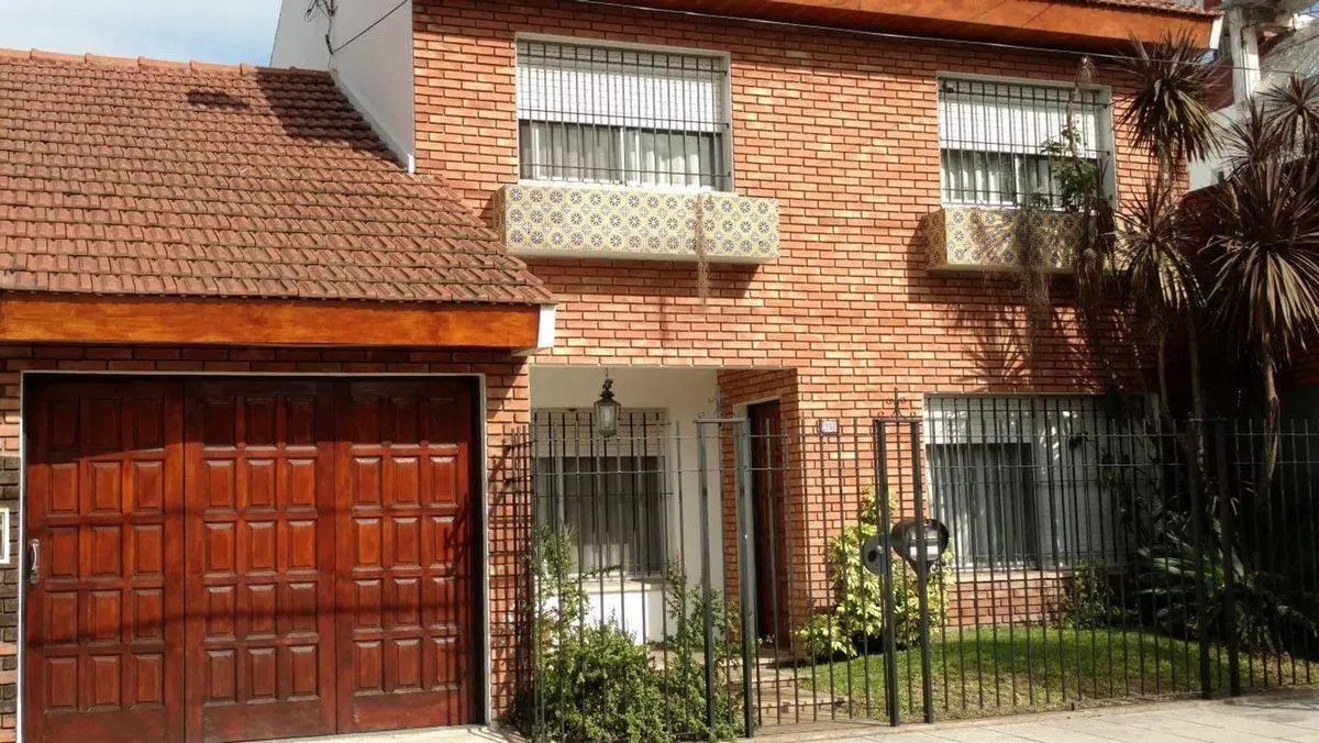 VENTA CASA 4 AMBIENTES CASTELAR - APTO CRÉDITO 4