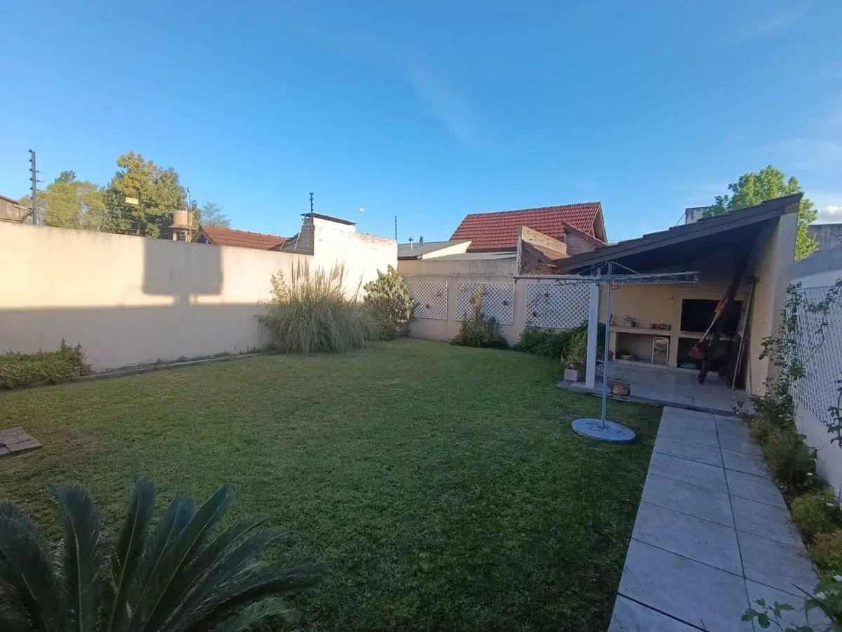 VENTA CASA 4 AMBIENTES CASTELAR - APTO CRÉDITO 5