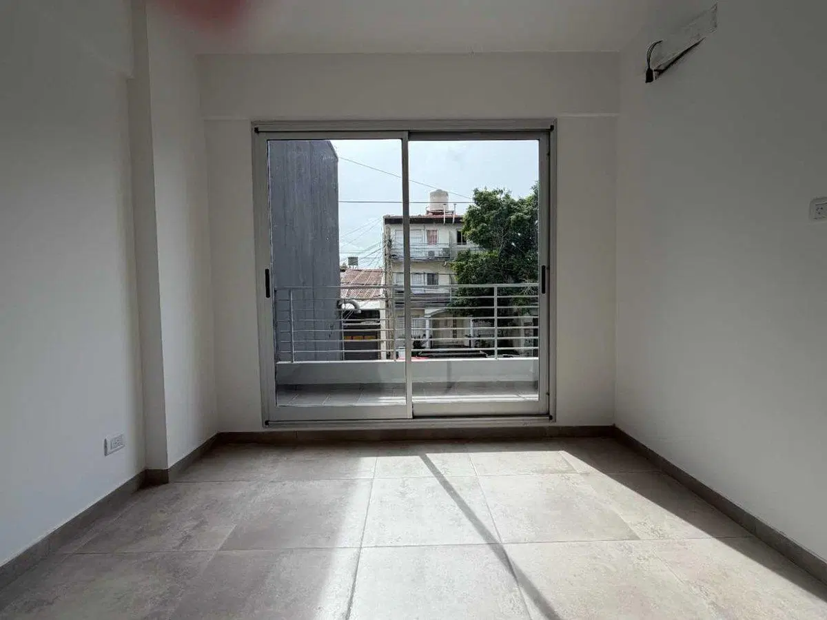 VENTA DEPTO 2 AMB CON BALCON CORRIDO - EN CASEROS 2
